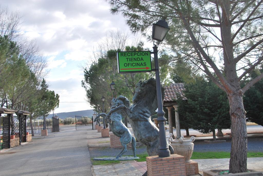 Alojamiento Rural Los Delfines Valdepeñas Exterior foto