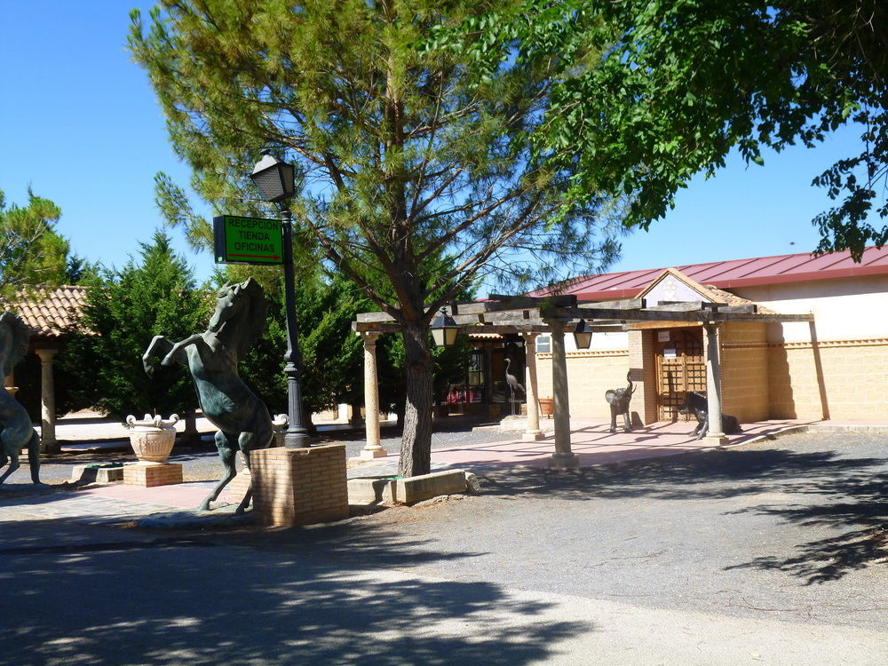 Alojamiento Rural Los Delfines Valdepeñas Exterior foto